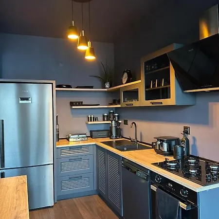 Black House Apartment