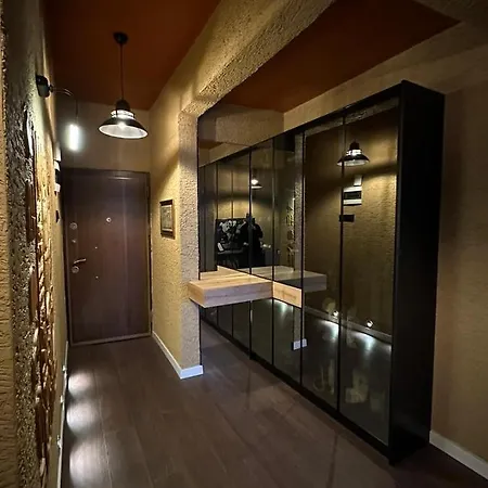 Black House Apartment *